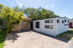 Family Bungalow, Broadwater